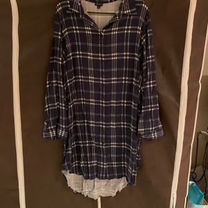 EUC Torrid Long Sleeve Navy White Plaid Dress